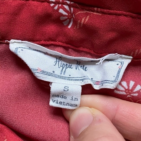 Hippie Rose Red Patterned Button up w/ Front Tie Women's Small - Picture 3 of 3